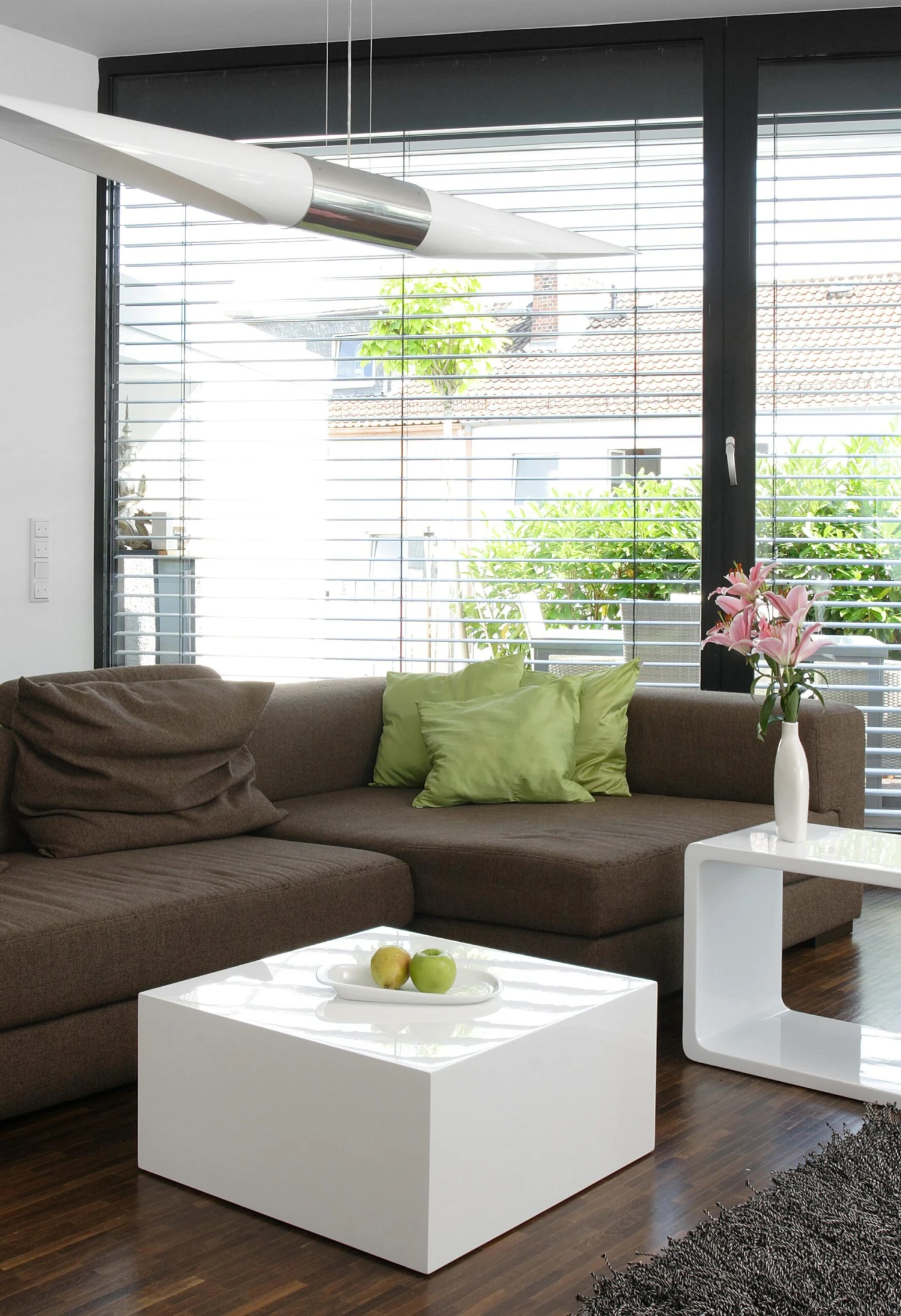 SalesFever Couchtisch Quadratisch | Hochglanz Lackiert | MDF-Holz | B 100 X T 100 X H 45 Cm | Weiß Mit Schwarzglas Element 5 SalesFever Couchtisch Quadratisch | Hochglanz Lackiert | MDF-Holz | B 100 X T 100 X H 45 Cm | Weiß Mit Schwarzglas Element - Image 3